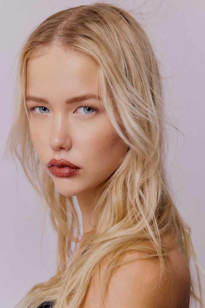 3 heliisa plumberg test ursu row model mgmt srl